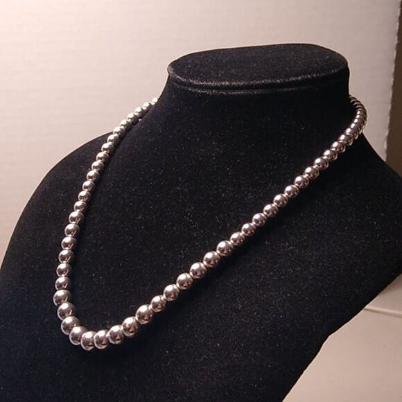 Ralph Lauren Silver Tone Metal Graduated Beaded Necklace Toggle Clasp - Picture 2 of 6